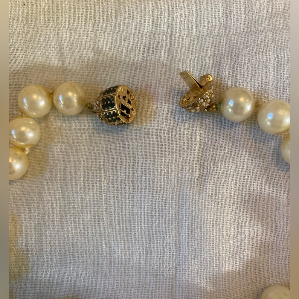 Hand Knotted Glass Pearls‎ Vintage Necklace with Fancy Push Clasp - Picture 6 of 6